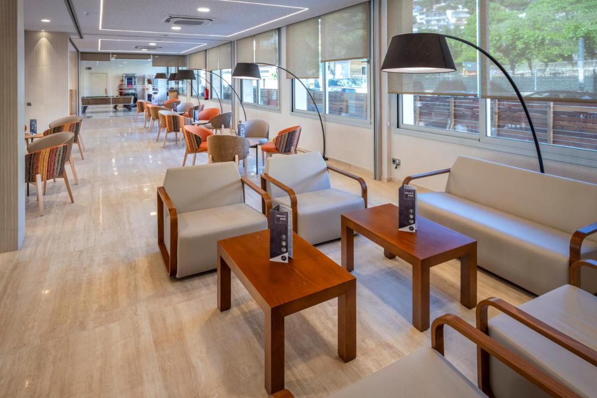Zona de estar de GHT Oasis Tossa & Spa