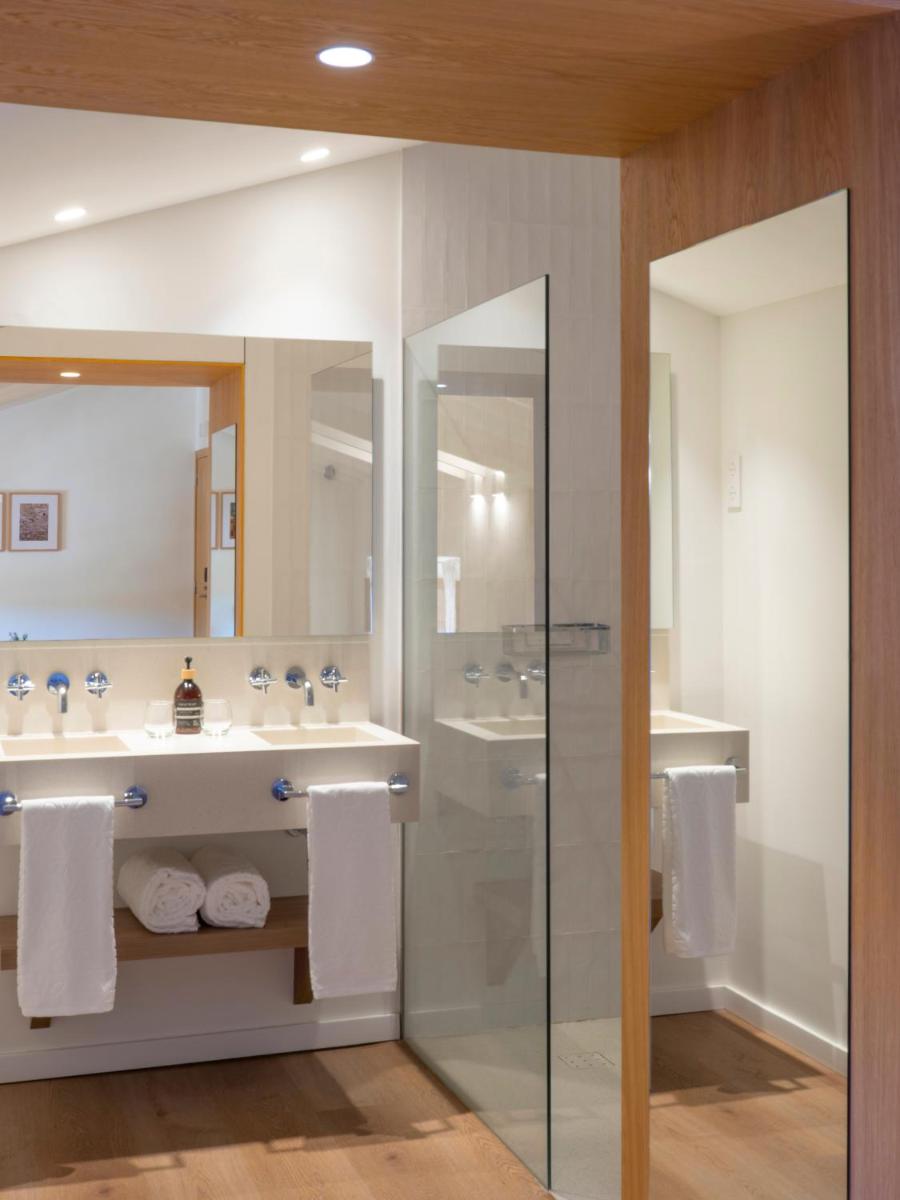 Un baño de Es Figueral Nou Hotel Rural & Spa - Adults Only - Over 12