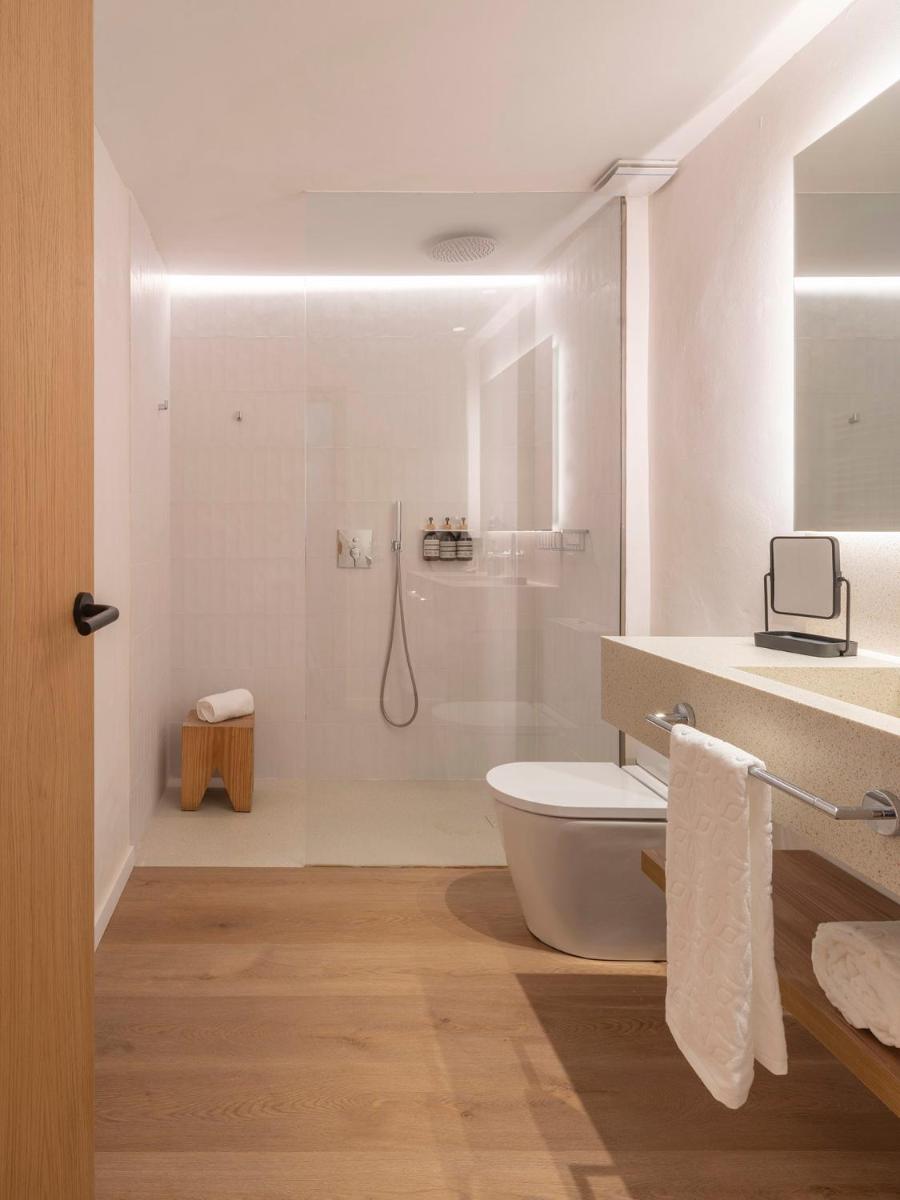 Un baño de Es Figueral Nou Hotel Rural & Spa - Adults Only - Over 12