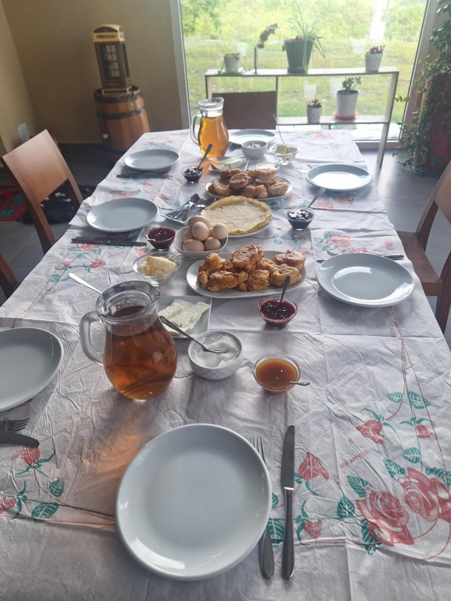 Bujtina Te Mulliri - Housity