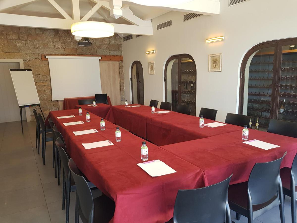 Espace de conférence ou salle de réunion dans l'établissement Golfe Hôtel & Spa Porto-Vecchio