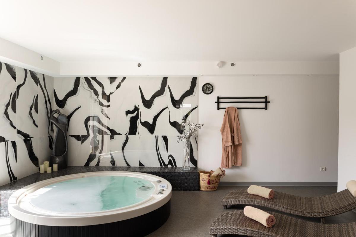 Salle de bains dans l'établissement Golfe Hôtel & Spa Porto-Vecchio