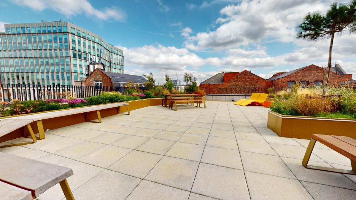 Student Only, Ensuite-in a Stylish Apartment at Signal Place - Housity