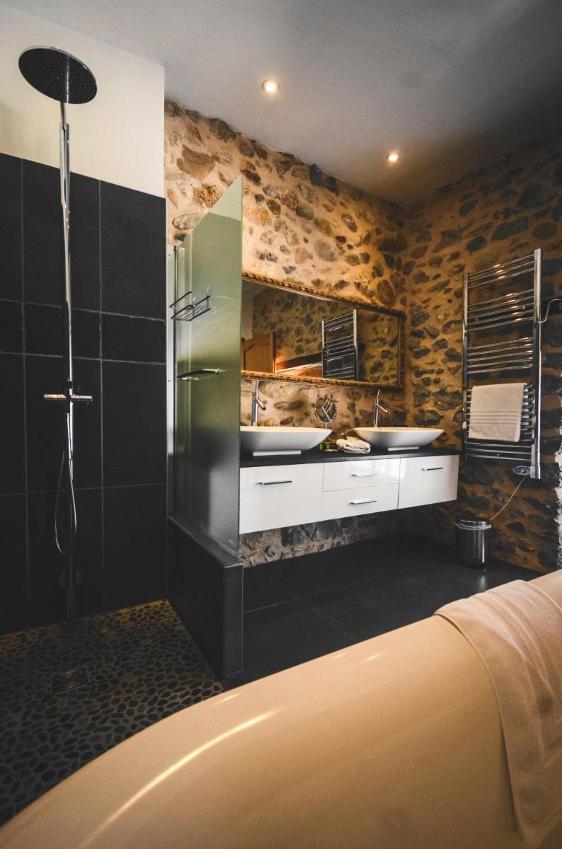 Cuisine ou kitchenette dans l'établissement Hotel Logis - Chateau de Beauregard