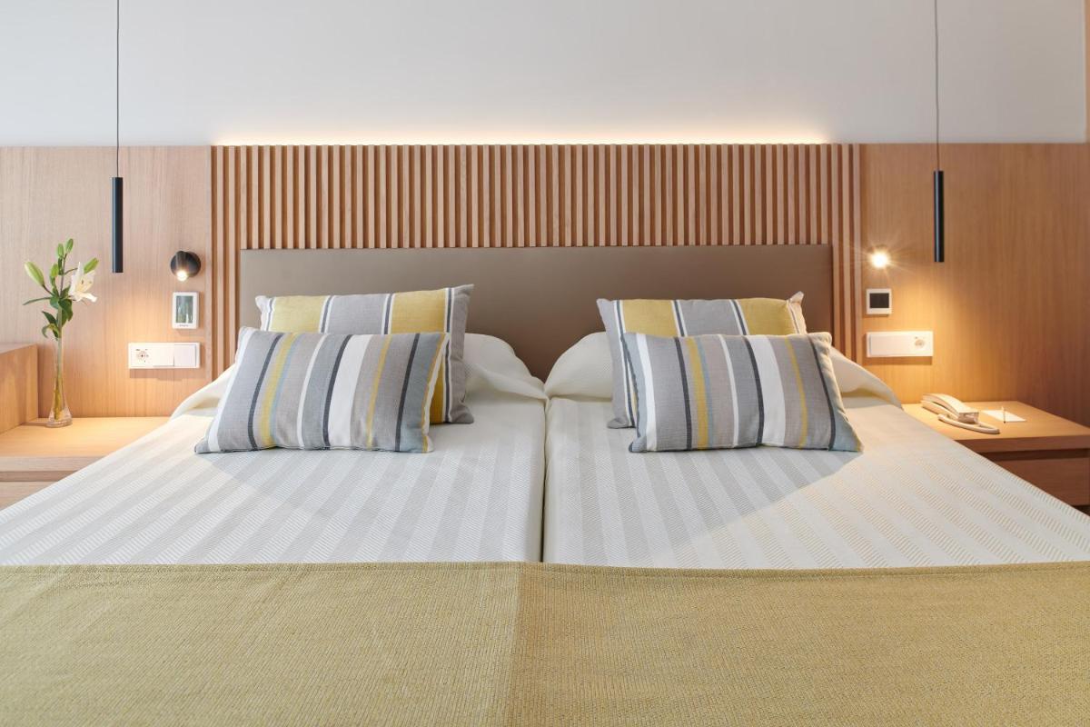 Cama o camas de una habitación en Hipotels Mediterraneo Hotel - Adults Only