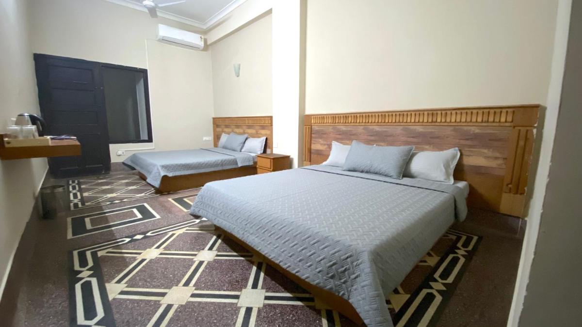 HPJ Living Homestay, 7kms from Shri Ram Janmbhoomi, Ayodhya - Housity