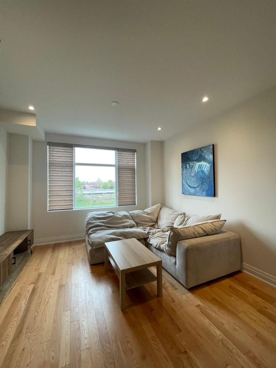 ViHome- Beautiful Townhouse near Warden & Hwy7 - Housity