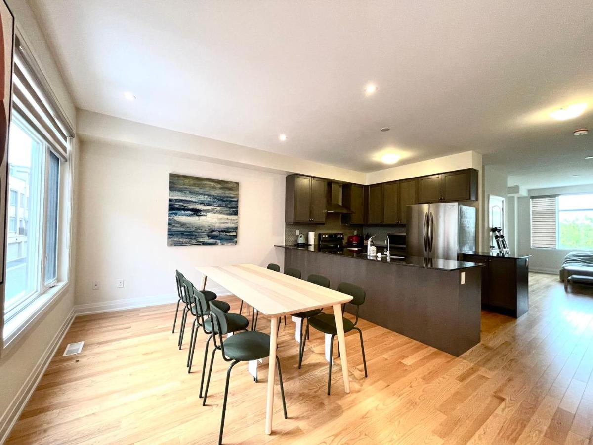 ViHome- Beautiful Townhouse near Warden & Hwy7 - Housity