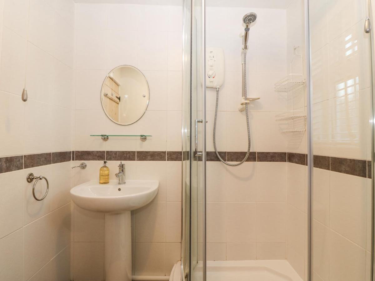 Bwthyn Cerrig Man Pebble Cottage - Housity