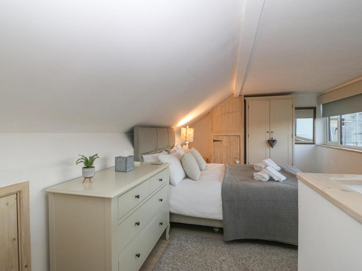 Bwthyn Cerrig Man Pebble Cottage - Housity