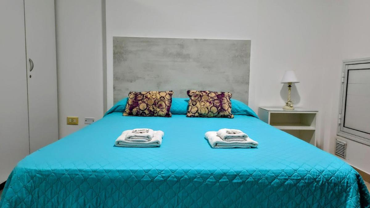 CHECK IN Desde las 19 hs, CHECK OUT Hasta las 16 hs - Housity