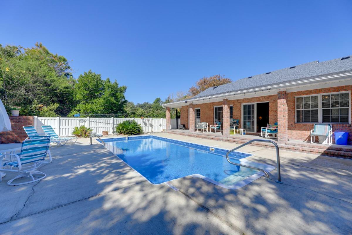 Pine Knoll Shores Getaway - Walk to Beach! - Housity