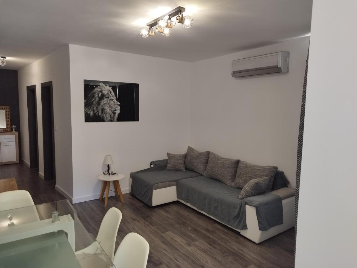 Apartments Dora 2 - Housity