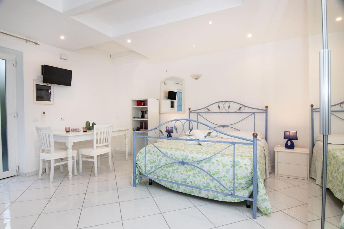 MONOLOCALE NEL CUORE DI FORIO - Housity
