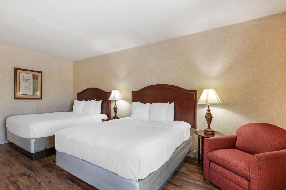 Best Western Plus Steeplegate Inn - Housity