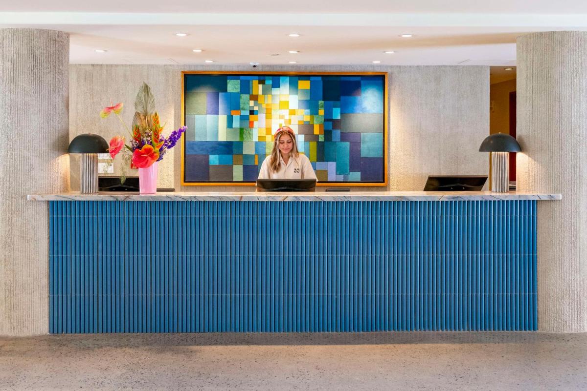 Wayfinder Waikiki - Voted Top 10 Best Hotels in Hawaii! - Housity