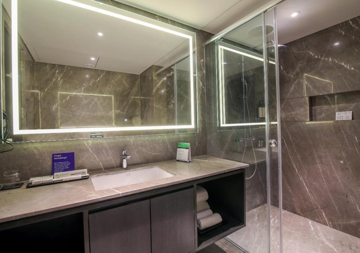 Essentia Premier Hotel Pune Wakad - Hizvo