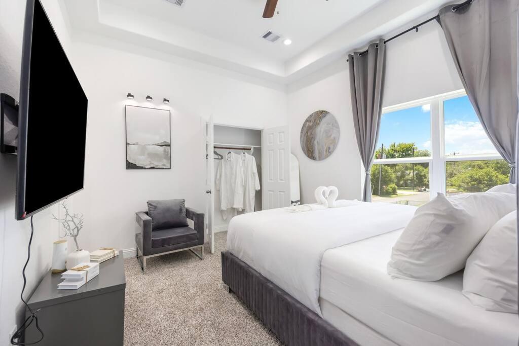 Luxury Living - Housity