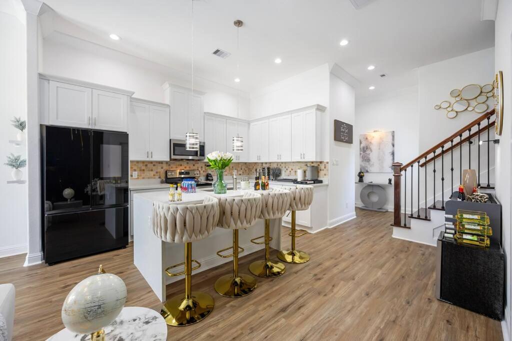 Luxury Living - Housity