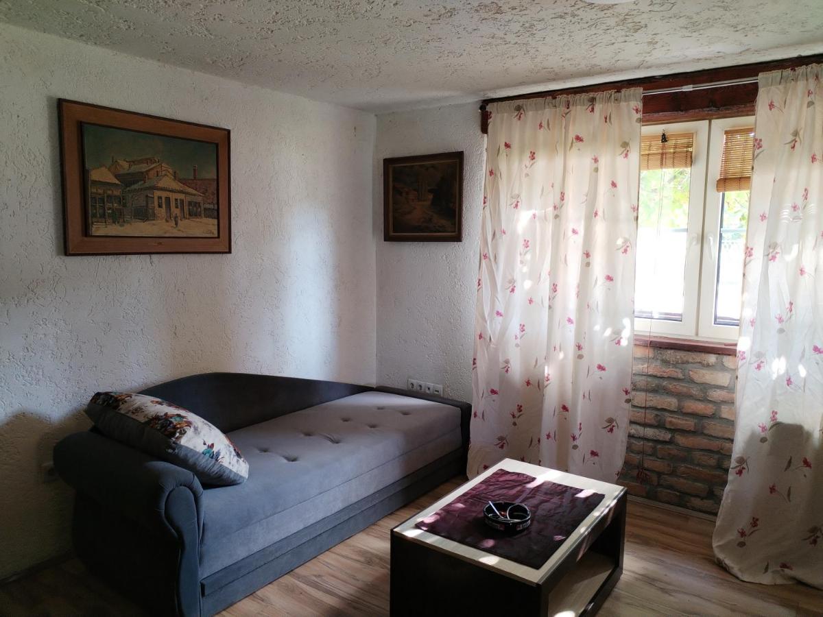 Banatski kućerak Perlez - Housity