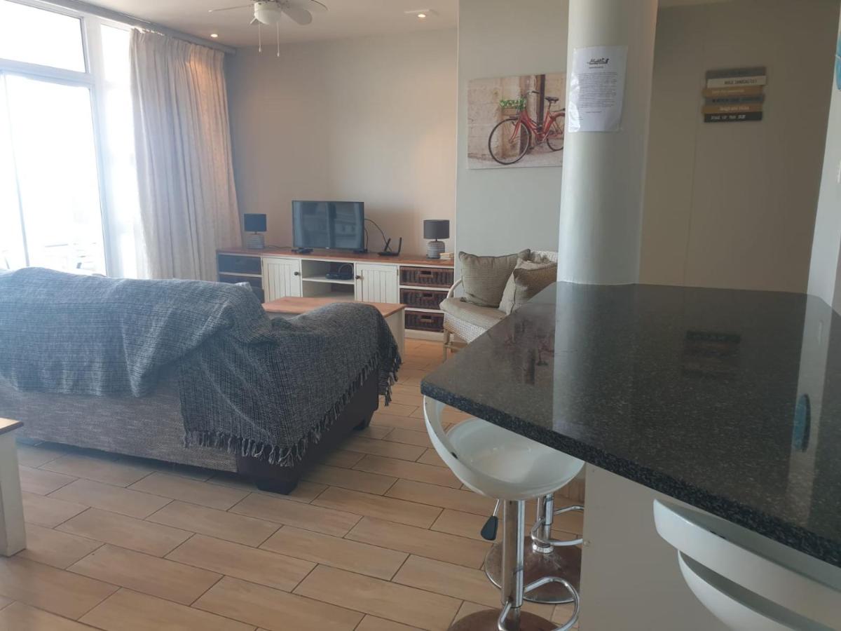 ST Tropez 403 Manaba Beach Margate - Hizvo