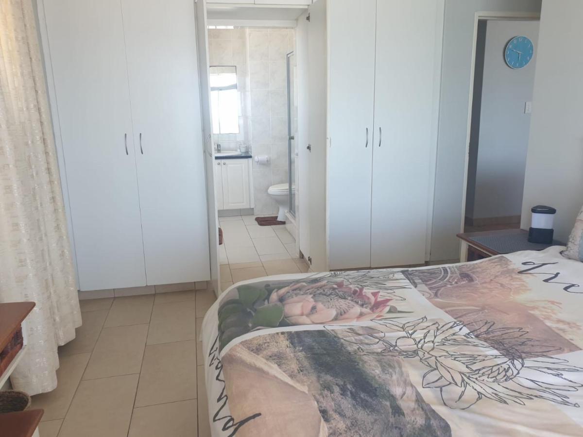 ST Tropez 403 Manaba Beach Margate - Hizvo
