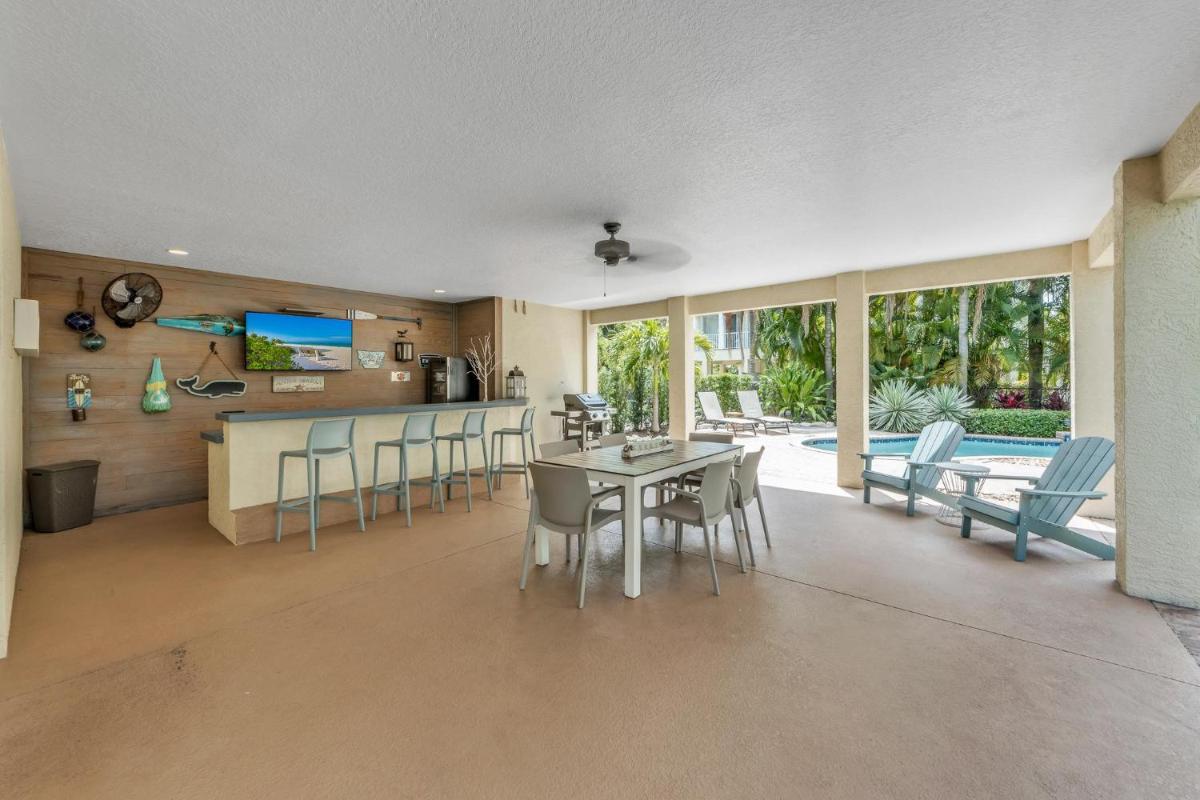 Dolphin House - Housity