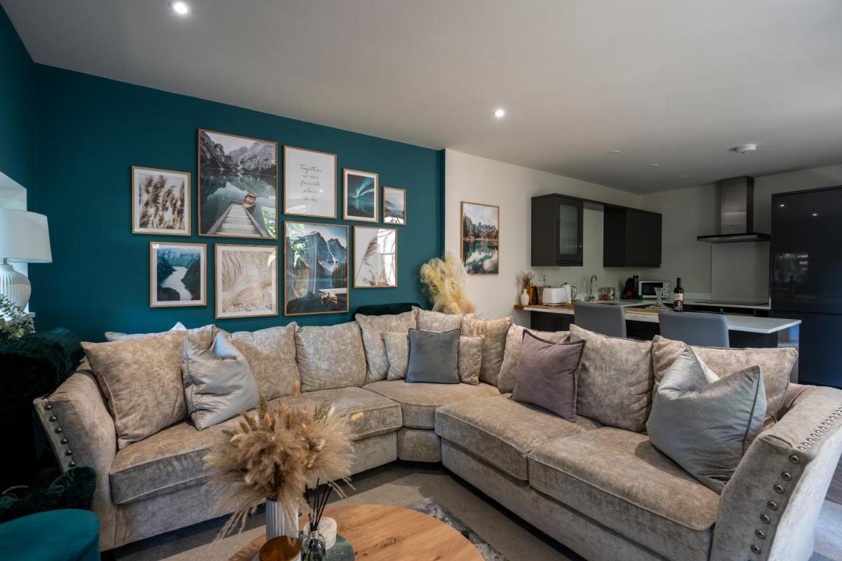 Spring Mount Huge Luxury Full Apartment- Harrogate Centre-Two extremely comfy Kingsize Bedrooms-Fully equipped Modern Kitchen-Cosy living room with Huge TV - Housity