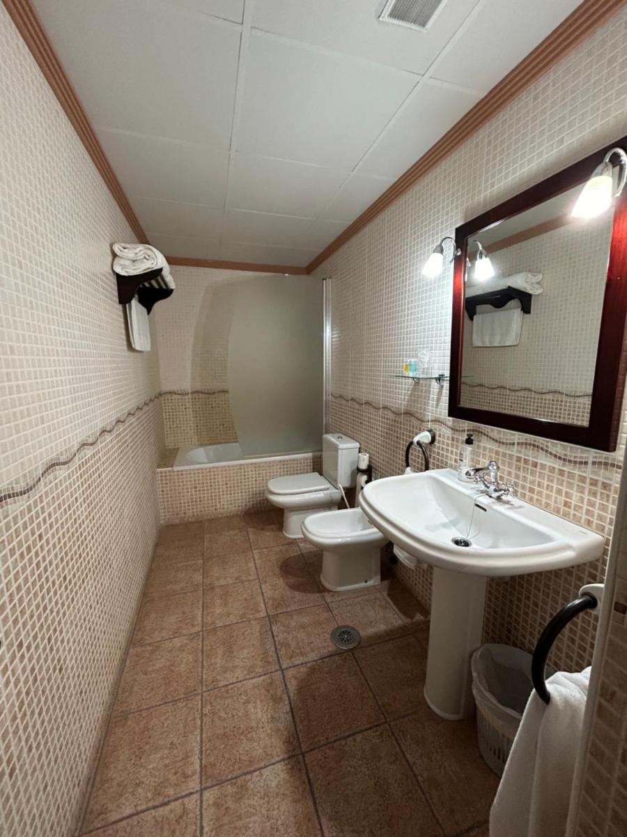 Hostal Restaurante Morote Cano - Housity