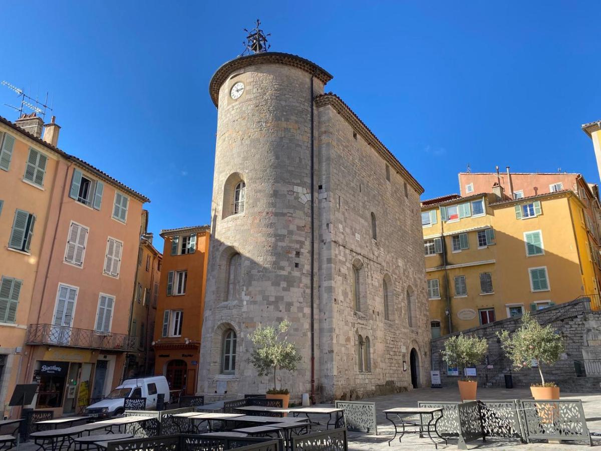 Hyères studio refait à neuf dans la cité médiévale - Housity