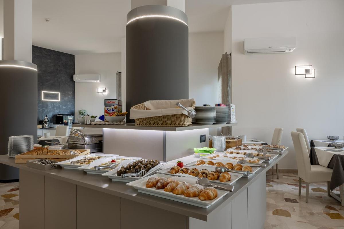 Hotel Continental - Housity