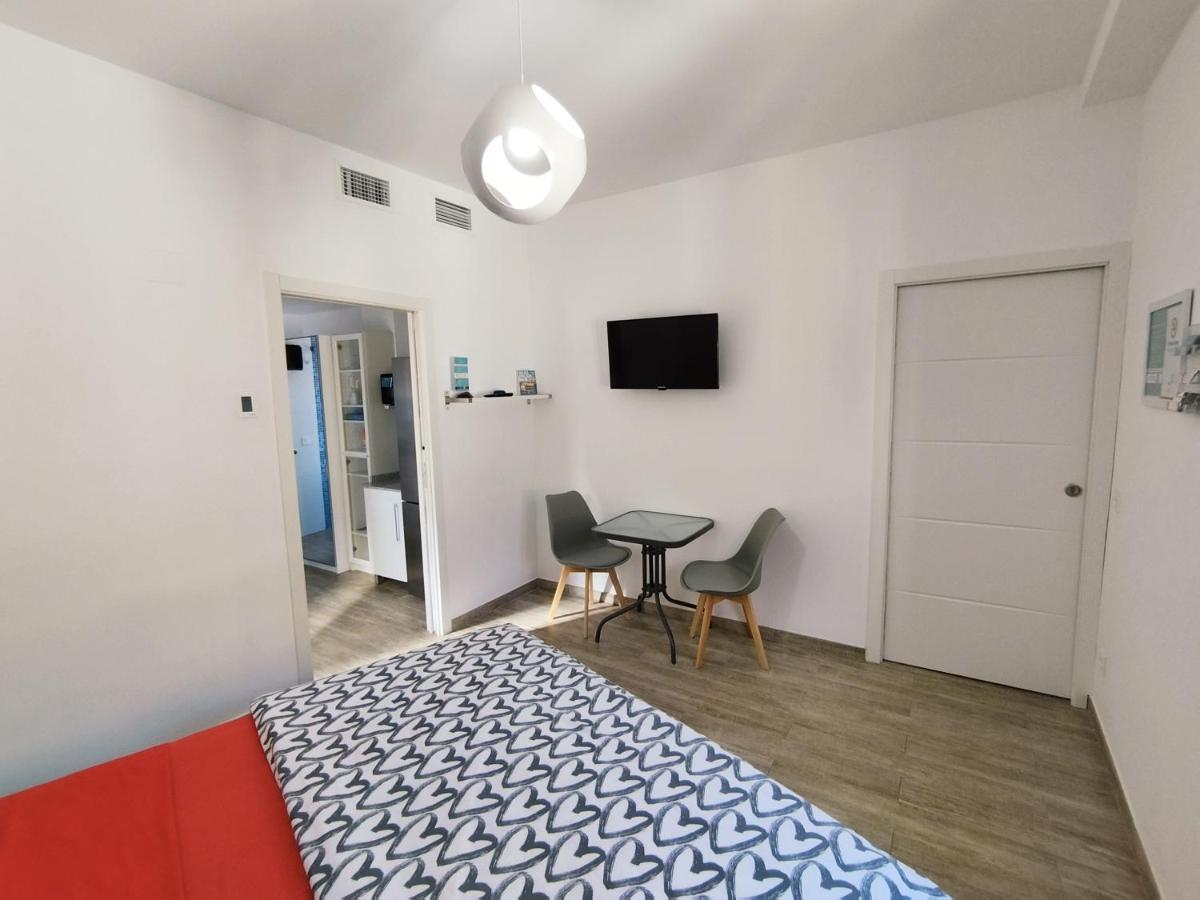 Altozano Room II, Estudió centro de Málaga Gayfriendly, Wi-Fi gratis - Housity
