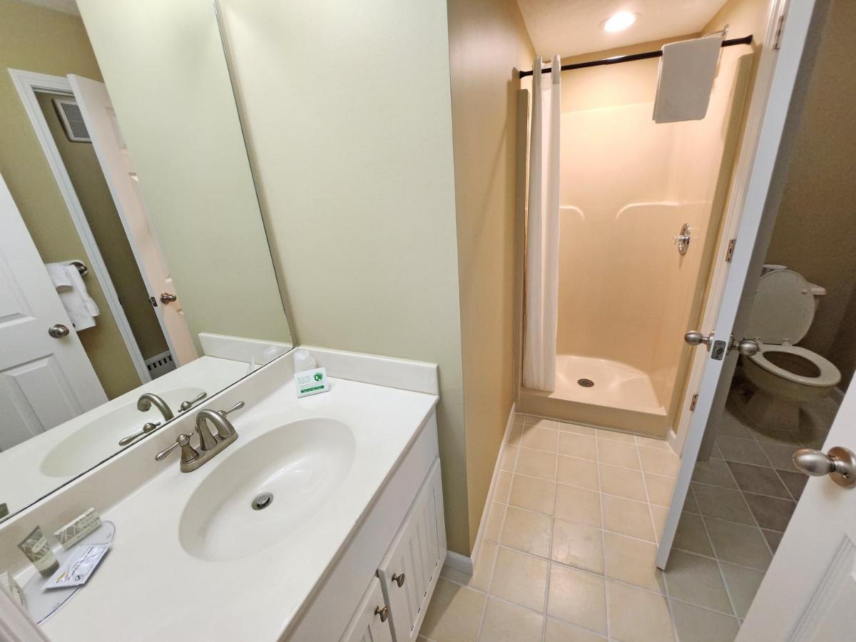 Pointes North Beachfront Resort Hotel - Housity