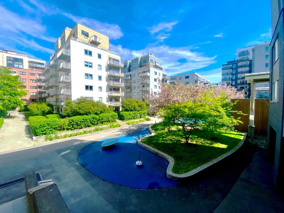 Suitetrails - Top floor city center flat with free parking