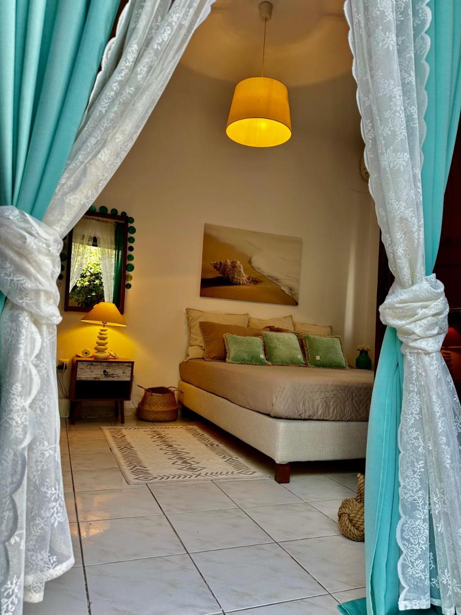 Eratous Seaside House - Housity