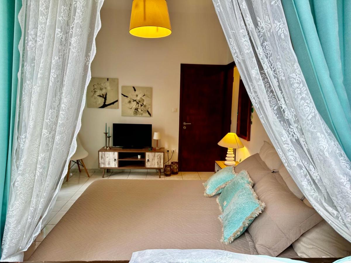 Eratous Seaside House - Housity
