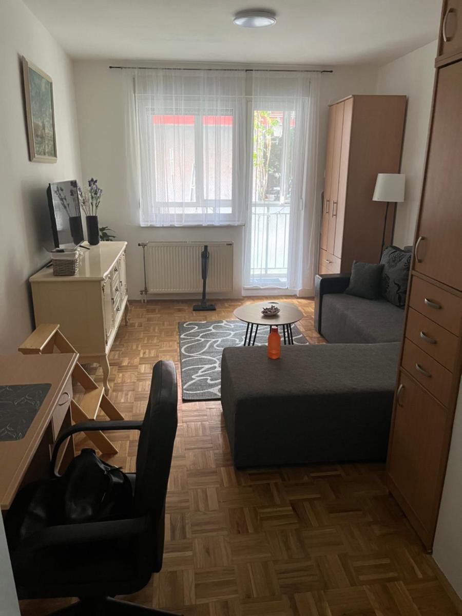 Jelena - Housity