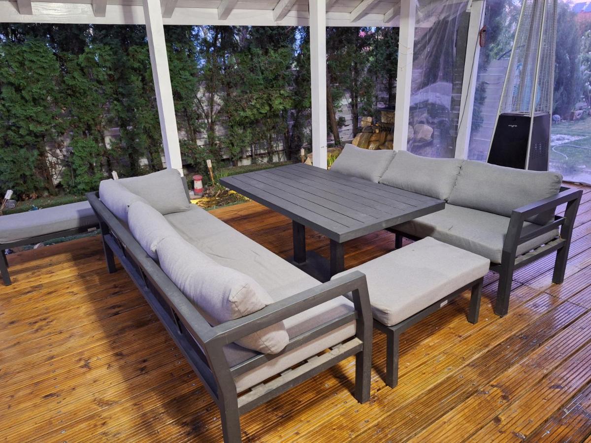Modern 3 bedroom house with a private pool - Housity