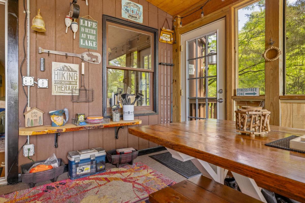 Waterfront Cabin 20 Mins to National Park & Massanutten! - Housity