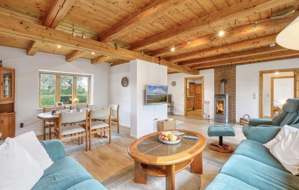 3 Bedroom Gorgeous Home In Tolk - Housity