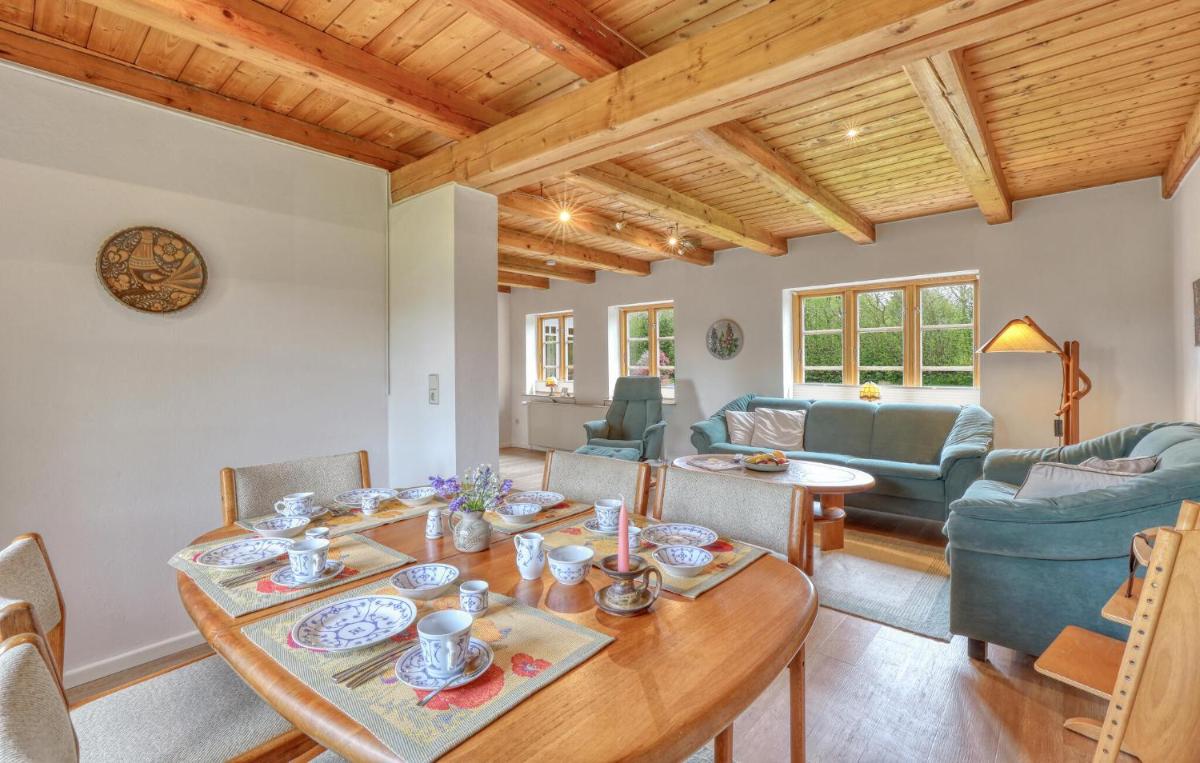 3 Bedroom Gorgeous Home In Tolk - Housity