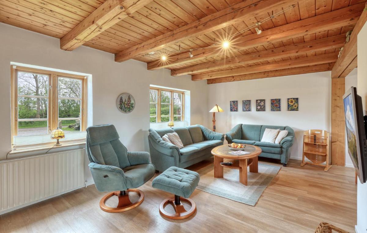 3 Bedroom Gorgeous Home In Tolk - Housity
