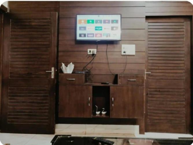 Peepal Apartments by UV Stays - Housity
