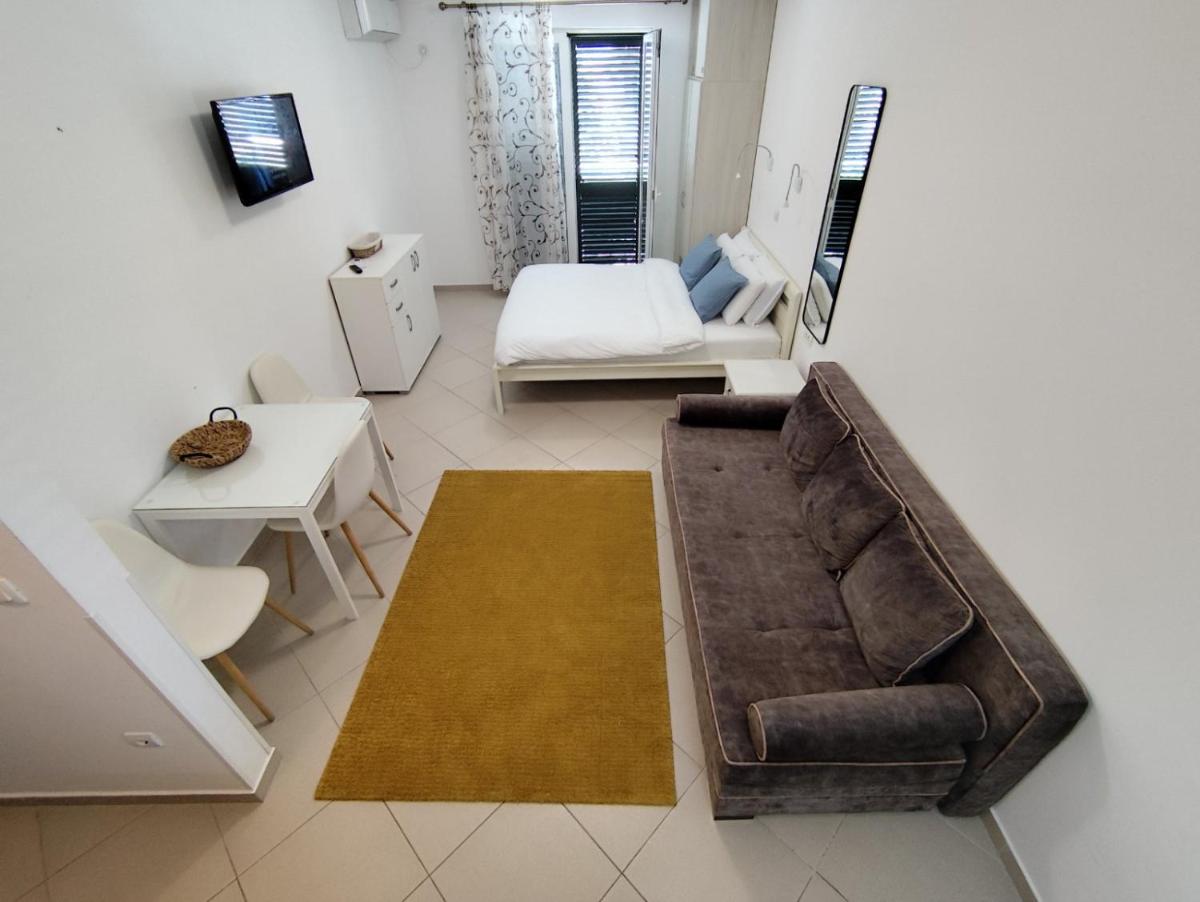 Lucky Studios - Housity
