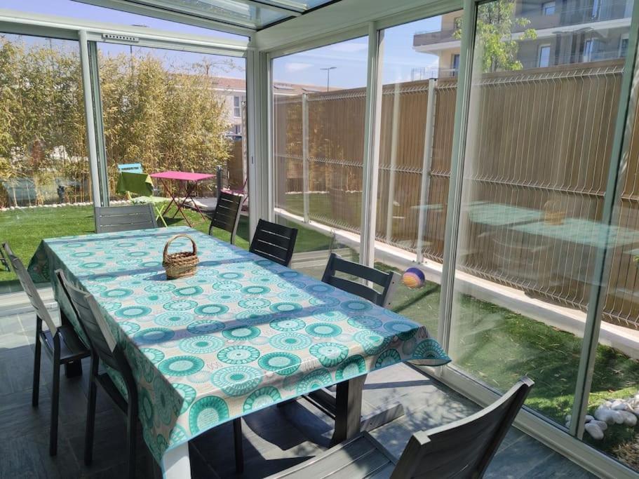 Superbe rez de jardin à 10 minutes des plages - Housity