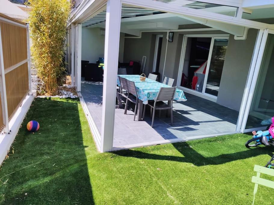 Superbe rez de jardin à 10 minutes des plages - Housity