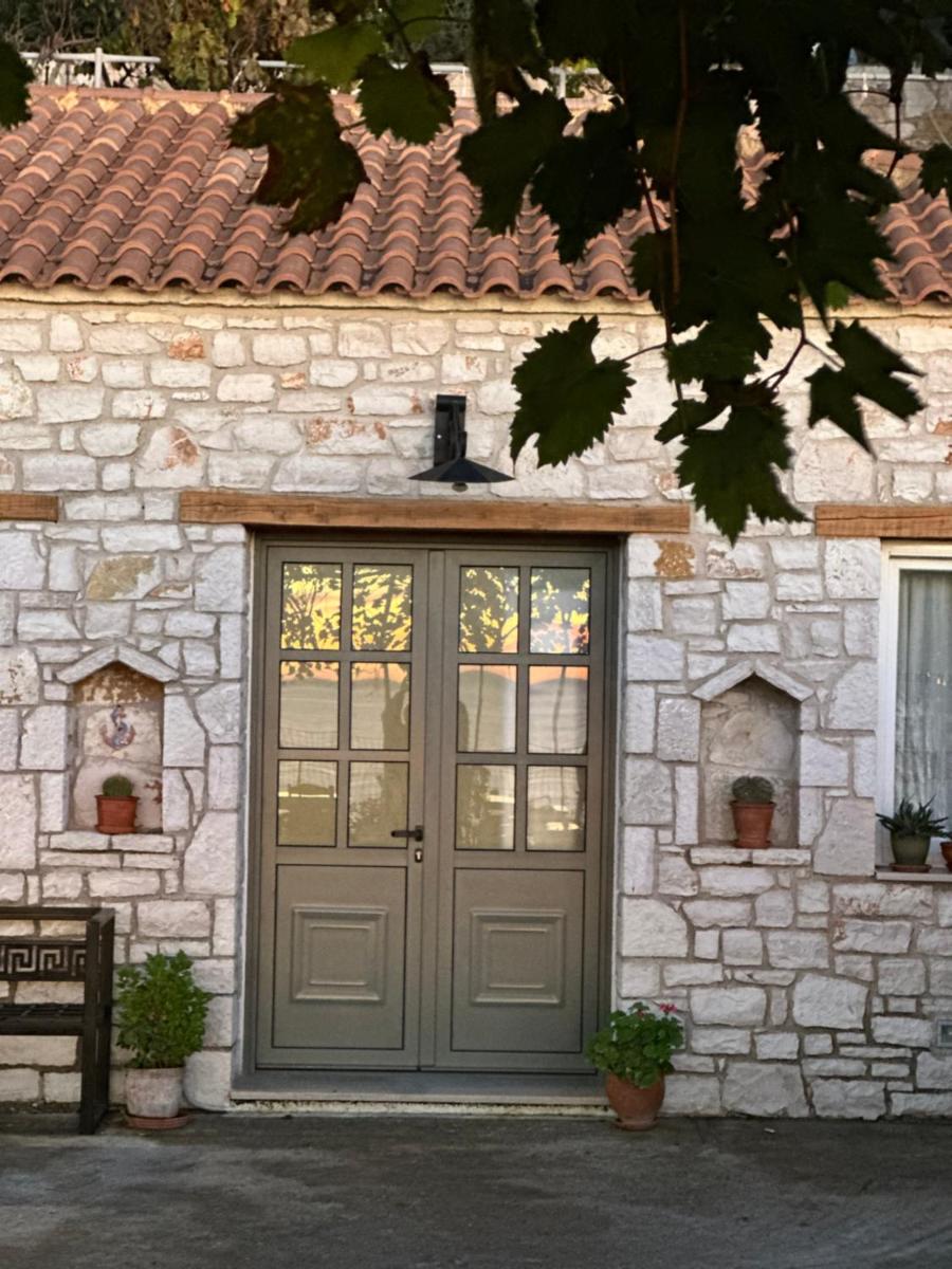 ELÉA Guesthouse himare - Housity