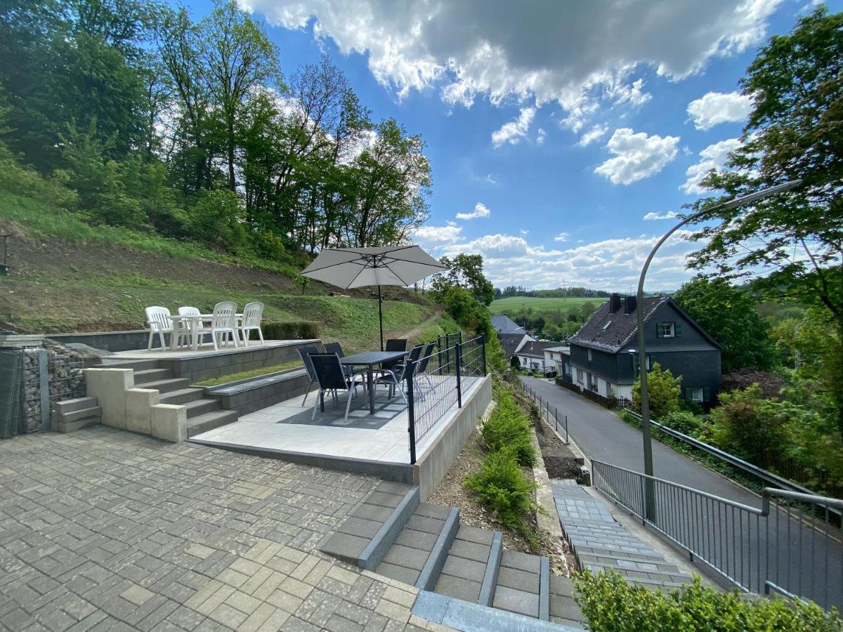 Lenne-Blick Ferienwohnungen-Living Apartment - Housity