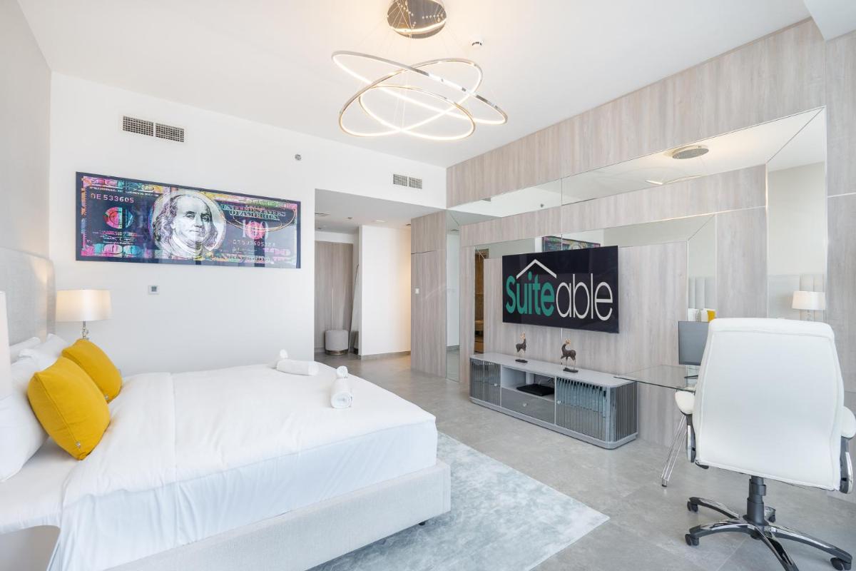 Luxurious 3BR Apartment with Panoramic Marina View - Housity