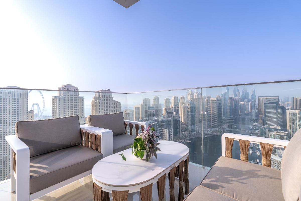 Luxurious 3BR Apartment with Panoramic Marina View - Housity